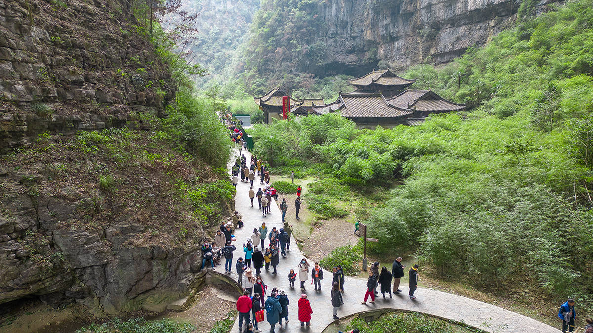 凯发k8国际亚洲首部！天生三桥“天龙旋梯”360°旋转观光电